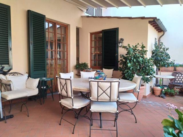 Attico di prestigio di 240 mq in vendita Lungarno Serristori, Firenze, Toscana
