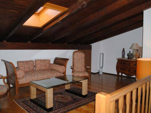 ATTICO DUPLEX MANSARDATO 5.5 LOCALI CON PISCINA A COMANO