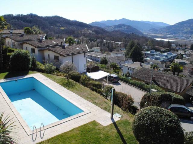 ATTICO DUPLEX MANSARDATO 5.5 LOCALI CON PISCINA A COMANO