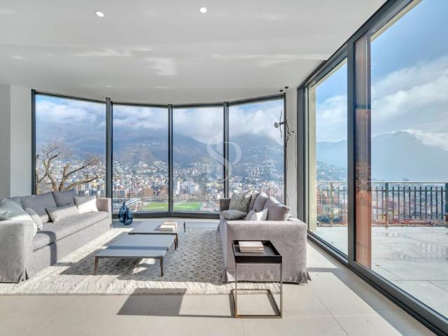 Attico duplex con vista lago