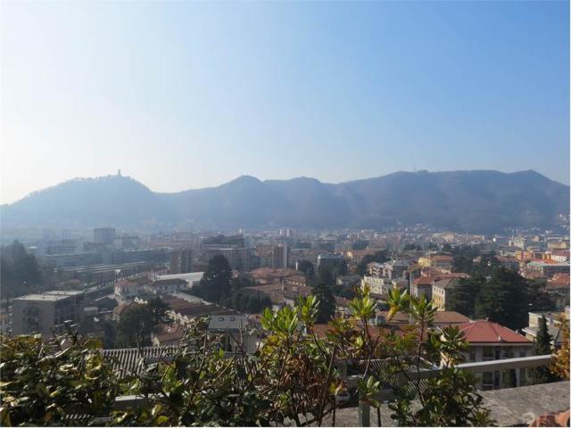 Attico e superattico panoramico in affitto a Como con vista lago e città