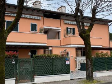 Attico in affitto a Massa
