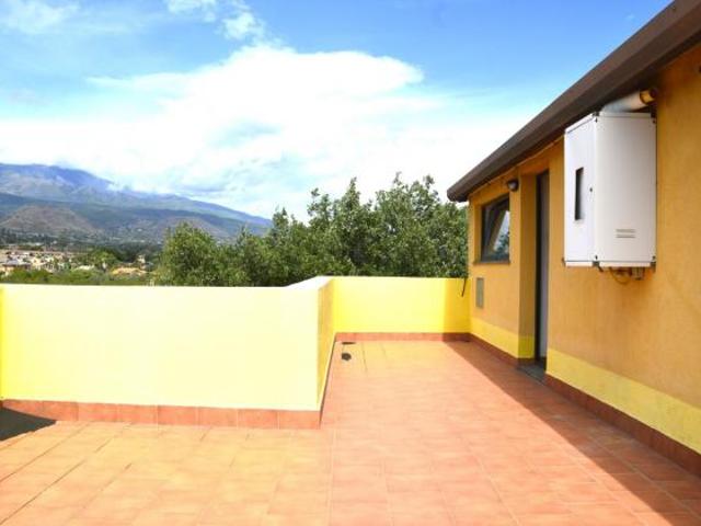 Attico in affitto a Aci Sant'Antonio