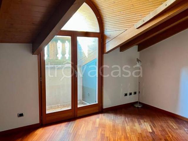 Attico in affitto a Varese via Giacomo Leopardi, 1, Centro, Biumo Inferiore, Biumo Superiore