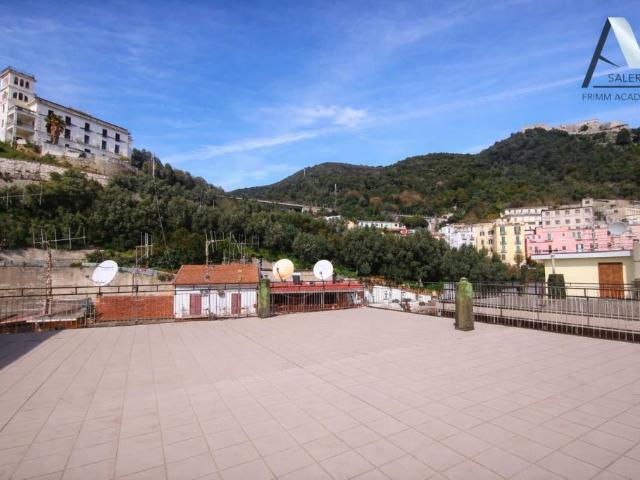 Attico in vendita a Salerno via Antonio Spinosa, Centro Storico Teatro Verdi