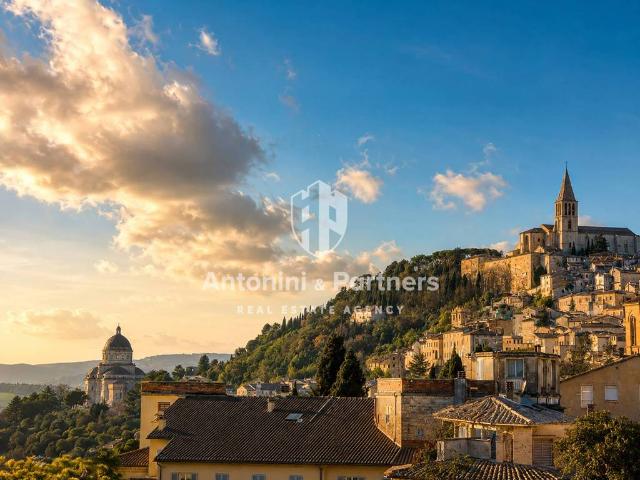 Appartamento in vendita a Todi via Angelo Cortesi