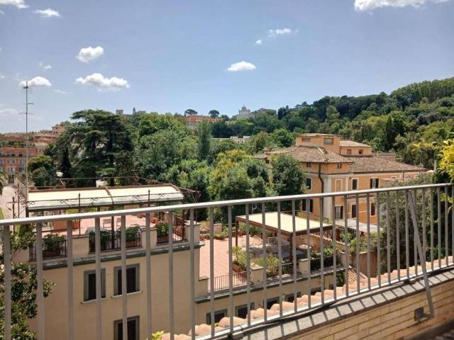 Attico ottimo stato, 110 m², Trastevere, Roma