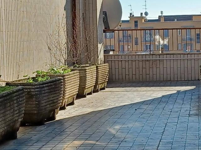 Attico ottimo stato, 134 m², Dezza, Milano