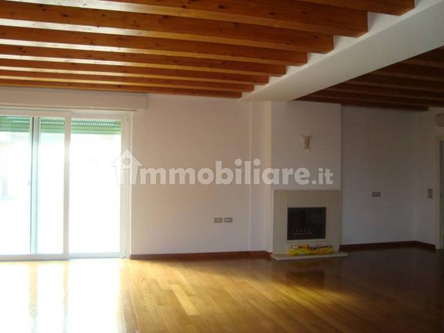 Attico ottimo stato, 200 m², Caldogno Rettorgole Cresole, Caldogno