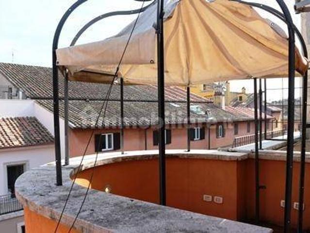 Attico ottimo stato, 200 m², Piazza Navona, Roma