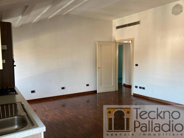 Attico ottimo stato, 220 m², Centro Storico, Vicenza