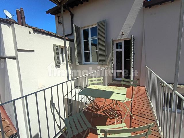 Attico ottimo stato, 60 m², Santa Croce, Firenze