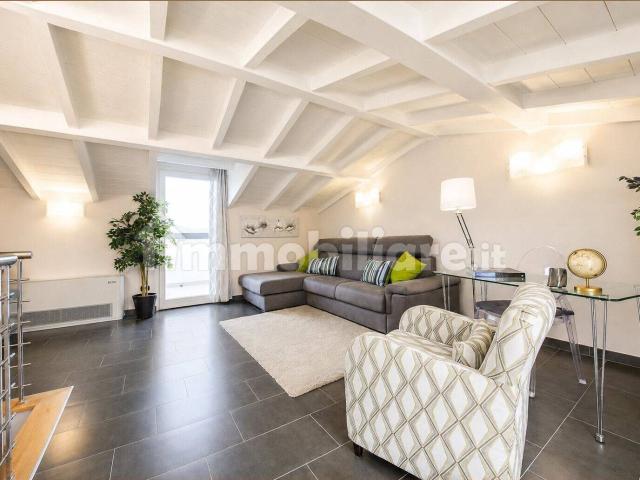Attico ottimo stato, 80 m², Beccaria Colombo, Firenze
