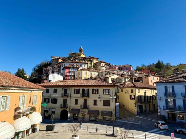 Attico ottimo stato, 95 m², Centro, Monforte d'Alba