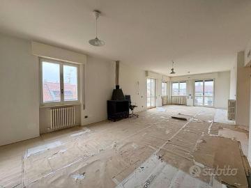 Attico / Mansarda di 260 m² con più di 5 locali a
