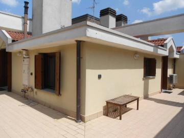 Attico / Mansarda in affitto a Mediglia MI