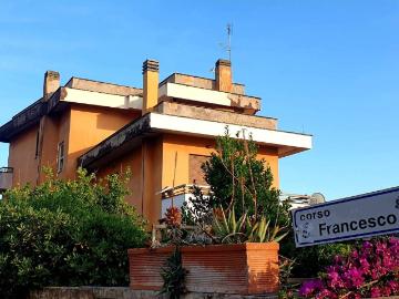Attico / Mansarda in affitto a Anzio RM