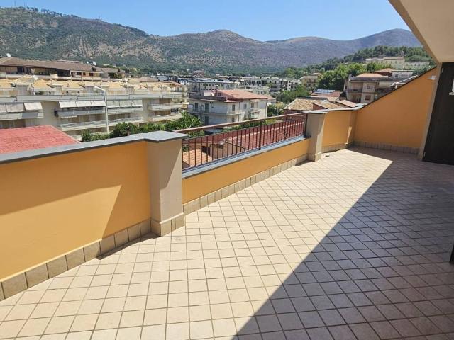 Attico / Mansarda in affitto a Caserta CE