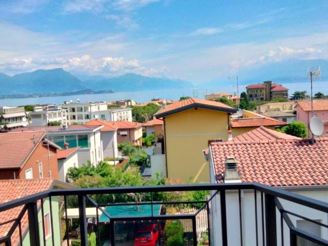 Attico / Mansarda in affitto a Desenzano del Garda BS