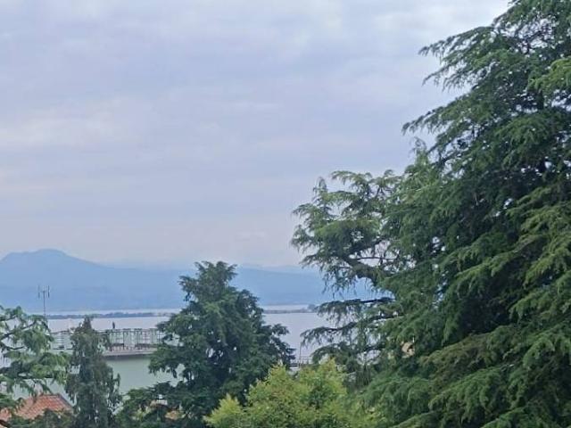 Attico / Mansarda in affitto a Desenzano del Garda BS