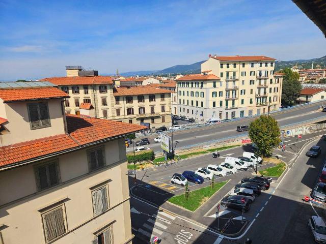 Attico / Mansarda in affitto a Firenze FI