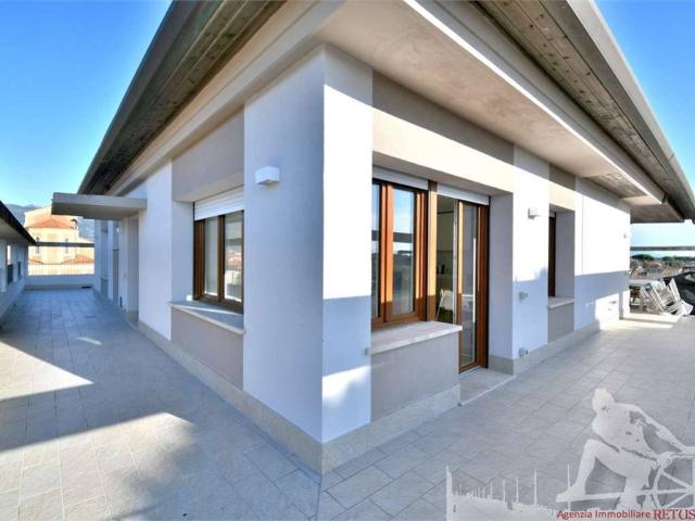 Attico / Mansarda in affitto a Forte dei Marmi LU