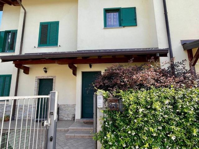 Attico / Mansarda in affitto a Gazzada Schianno VA