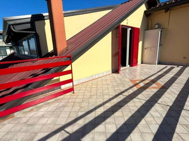 Attico / Mansarda in affitto a Giugliano in Campania NA