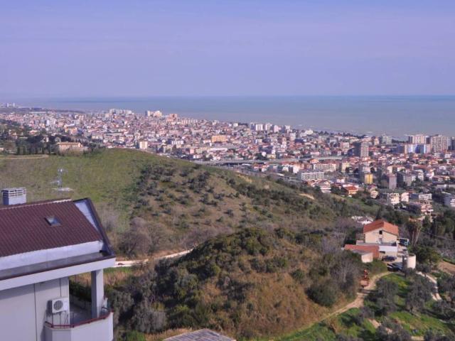 Attico / Mansarda in affitto a Pescara PE