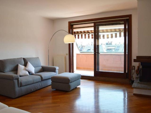 Attico / Mansarda in affitto a Peschiera Borromeo MI