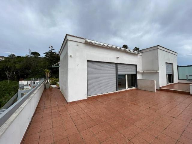 Attico / Mansarda in affitto a Pozzuoli NA