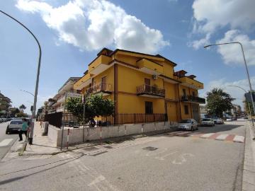 Attico / Mansarda in affitto a San Nicola la Strada CE