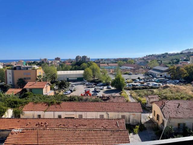 Attico / Mansarda in affitto a Taggia IM