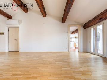 Attico / Mansarda in affitto a Vicenza VI