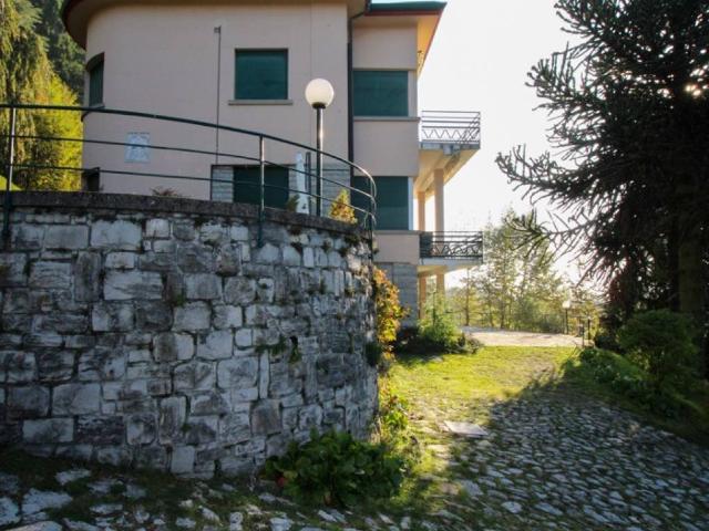 Attico / Mansarda in vendita a Alta Valle Intelvi CO