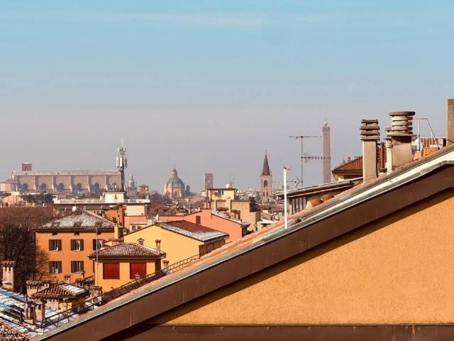 Attico / Mansarda in vendita a Bologna BO