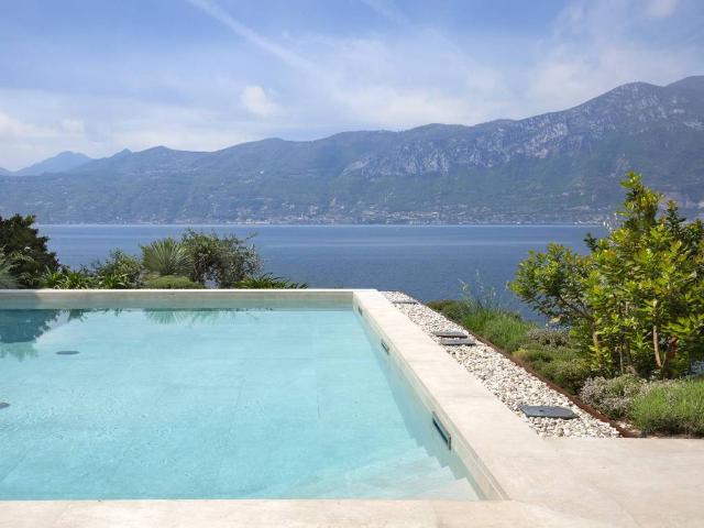Attico / Mansarda in vendita a Brenzone sul Garda VR