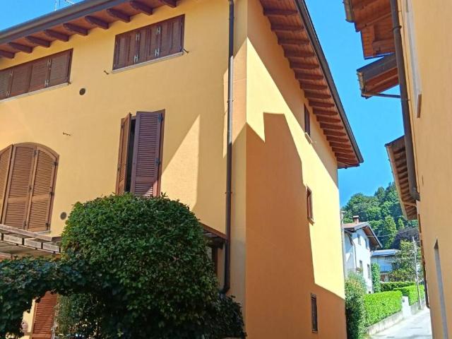 Attico / Mansarda in vendita a Luvinate VA