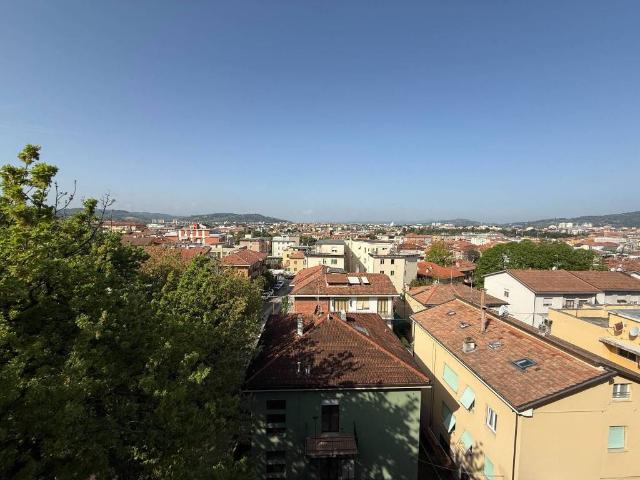 Attico / Mansarda in vendita a Pesaro PU