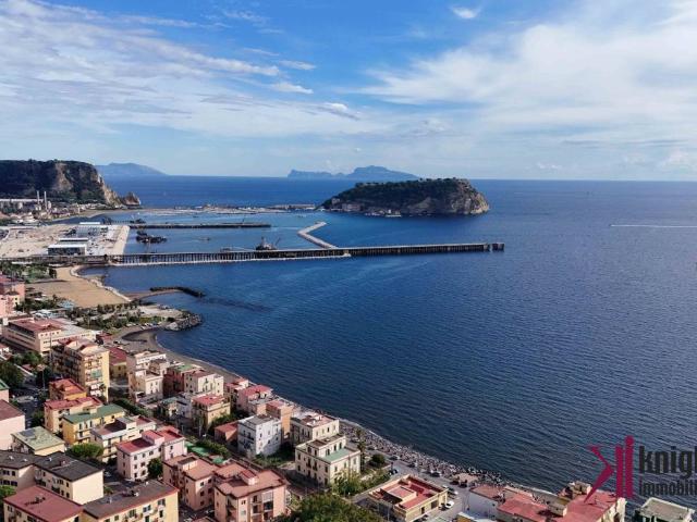 Attico / Mansarda in vendita a Pozzuoli NA