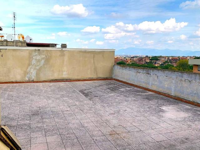 Attico / Mansarda in vendita a Roma RM