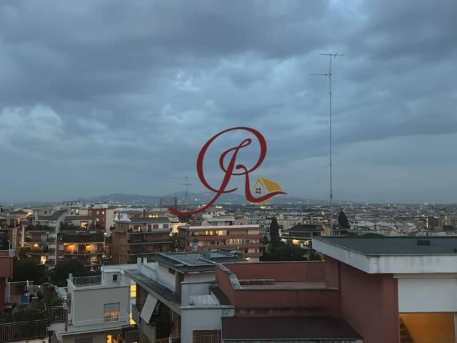 Attico / Mansarda in vendita a Roma RM