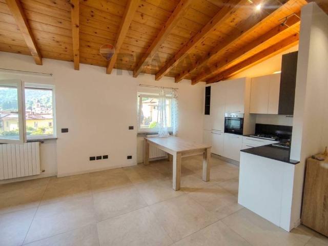 Attico / Mansarda in vendita a San Fermo della Battaglia CO