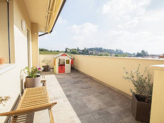 Attico / Mansarda in vendita a San Martino Buon Albergo VR