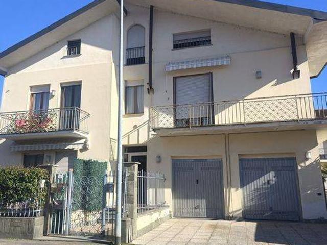 Attico / Mansarda in vendita a Sannazzaro de' Burgondi PV