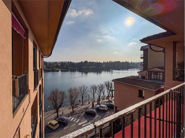 Attico / Mansarda in vendita a Sesto Calende VA