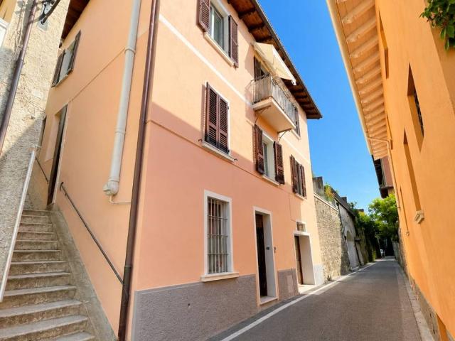 Attico / Mansarda in vendita a Toscolano Maderno BS