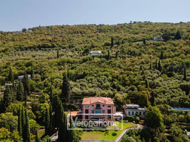 Attico / Mansarda in vendita a Torri del Benaco VR