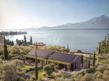 Attico / Mansarda in vendita a Torri del Benaco VR