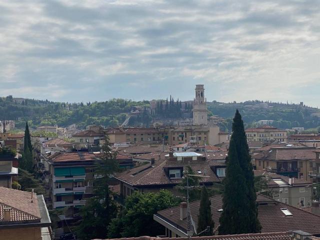 Attico / Mansarda in vendita a Verona VR